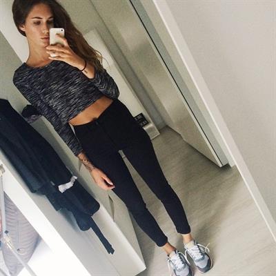 Talisa Loup taking a selfie