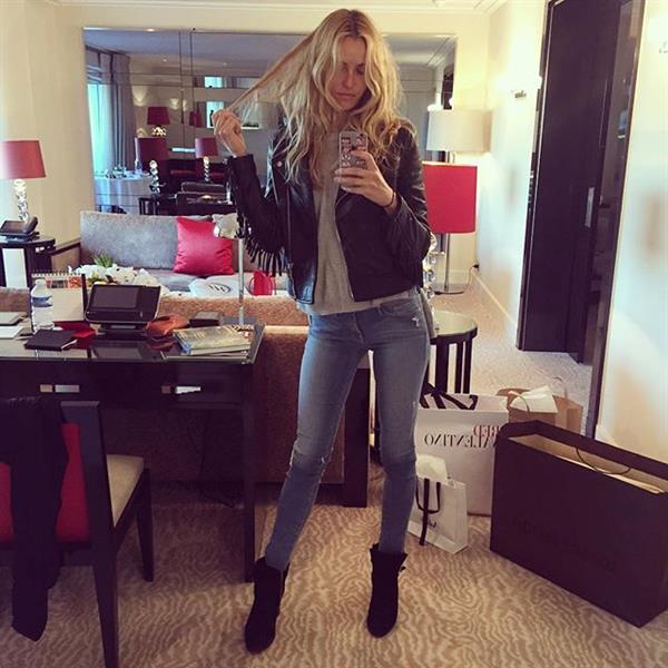 Valentina Zelyaeva taking a selfie