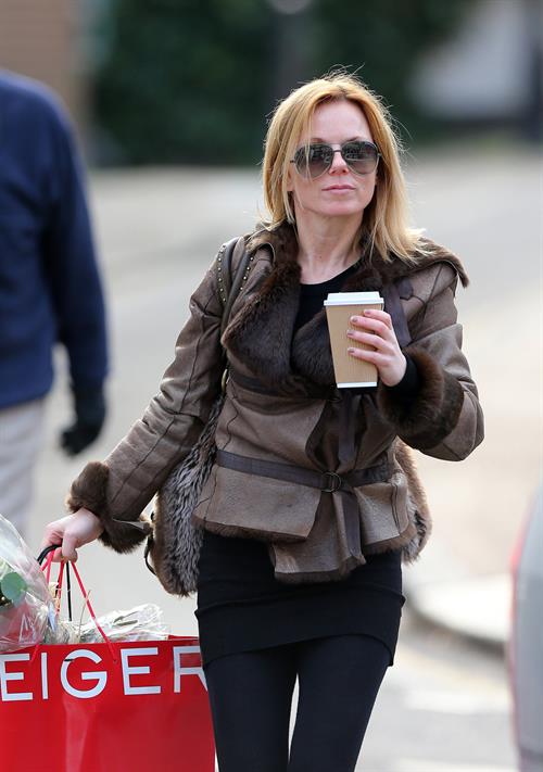 Geri Halliwell grabs a coffee in London February 4, 2013