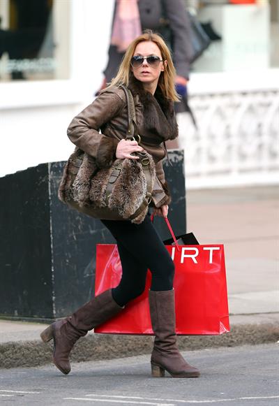 Geri Halliwell grabs a coffee in London February 4, 2013