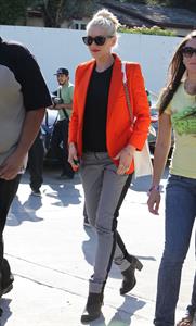 Gwen Stefani Spotted entering a store in Studio City (October 13, 2012) 