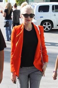 Gwen Stefani Spotted entering a store in Studio City (October 13, 2012) 
