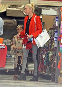 Gwen Stefani Spotted entering a store in Studio City (October 13, 2012) 