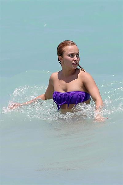 Hayden Panettiere 53Bikini candis at Miami Beach 12.05.13 