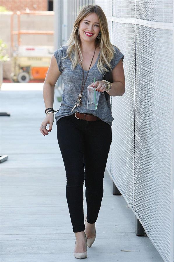 Hilary Duff Stops at Starbucks for an iced drink while out and about in Los Angeles (September 6, 2013) 