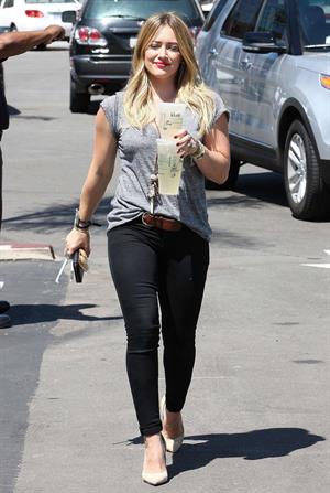 Hilary Duff Stops at Starbucks for an iced drink while out and about in Los Angeles (September 6, 2013) 