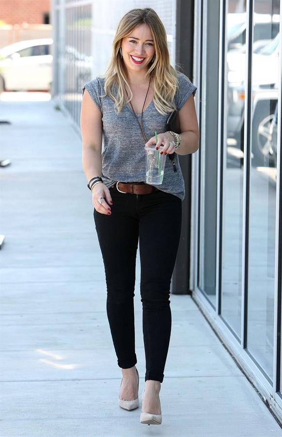 Hilary Duff Stops at Starbucks for an iced drink while out and about in Los Angeles (September 6, 2013) 