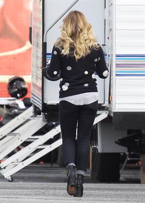 Hilary Duff - Spotted on the set for Raising Hope in Chatsworth on January 29, 2013