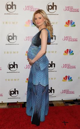 Holly Madison arrives at The 2012 Miss Universe Pageant in Las Vegas on December 19, 2012
