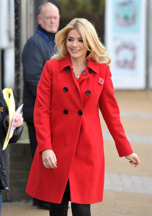 Holly Willoughby 'This Morning' London - November 6, 2012