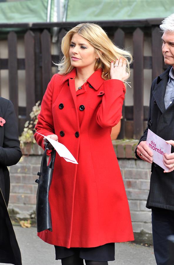 Holly Willoughby 'This Morning' London - November 6, 2012