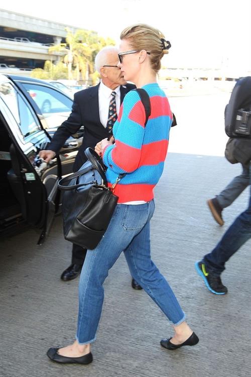 January Jones Pictures January Jones - Los Angeles International Airport (07.05.2013)