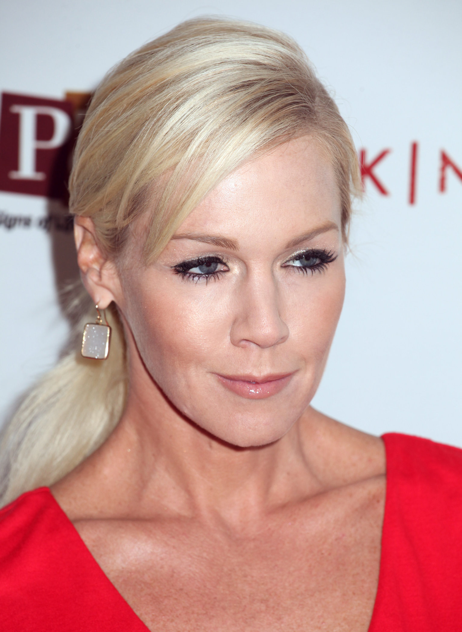 Jennie Garth  Kingdom Come  - Los Angeles Premiere (Oct 2, 2012) 