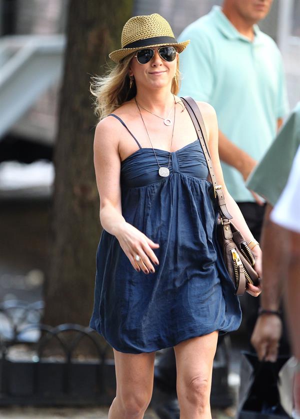 Jennifer Aniston On the set of 'Sqirrels to the Nuts' in NYC 16.07.13 