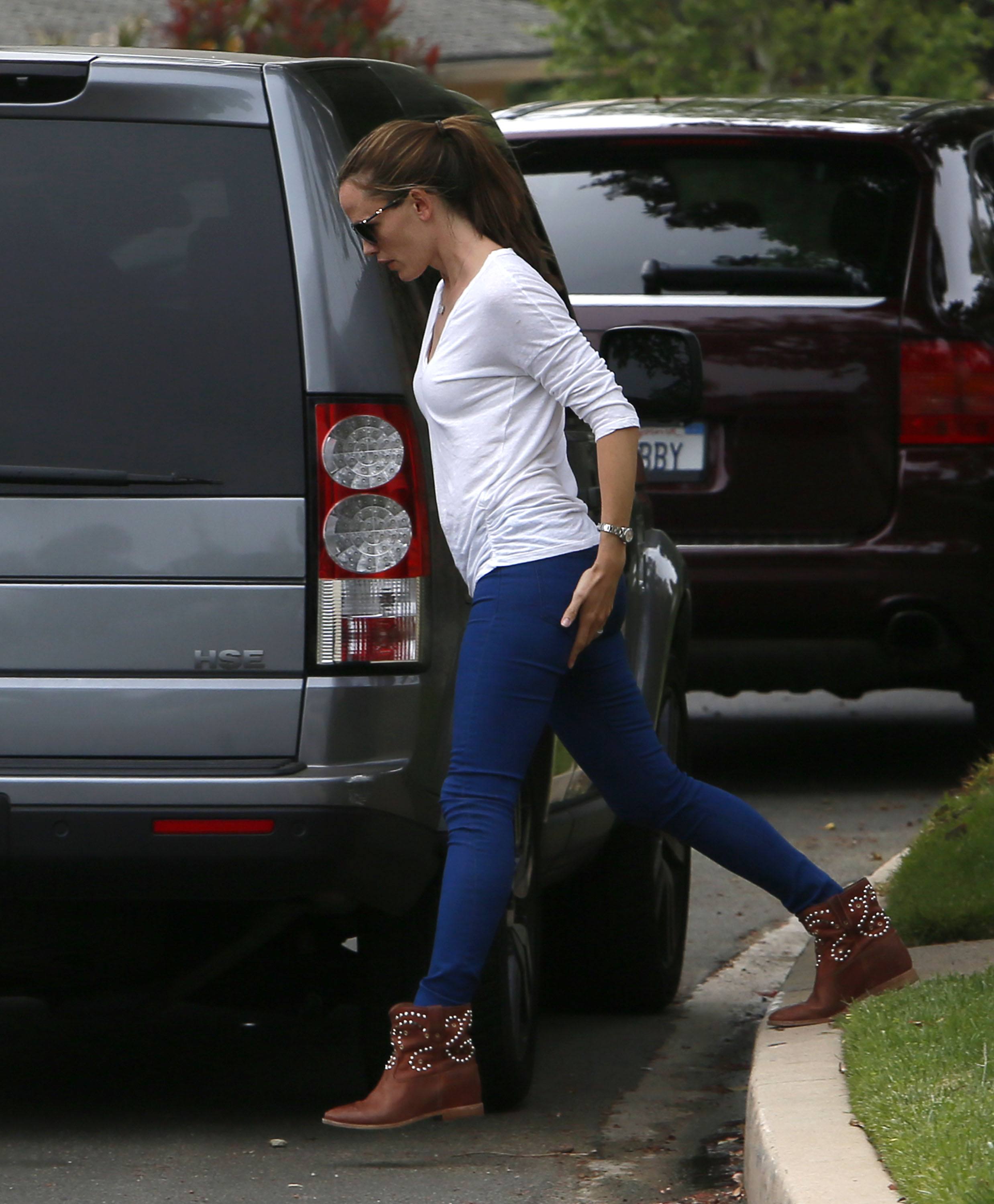 Jennifer Garner Takes daughter Seraphina Affleck to private party in Brentwood (April 28, 2013) 