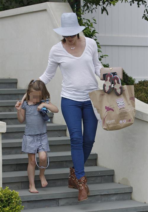 Jennifer Garner Takes daughter Seraphina Affleck to private party in Brentwood (April 28, 2013) 