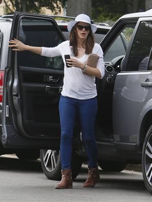 Jennifer Garner Takes daughter Seraphina Affleck to private party in Brentwood (April 28, 2013) 