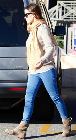 Jennifer Garner - Leaving Starbucks in LA 2/15/13  