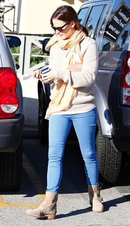Jennifer Garner - Leaving Starbucks in LA 2/15/13  