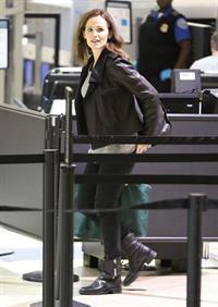 Jennifer Garner Departs LAAirport in L.A. (November 14, 2012) 