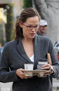 Jennifer Garner stops for coffee at Cafe Lue in LA October 4, 2012 