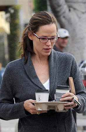 Jennifer Garner stops for coffee at Cafe Lue in LA October 4, 2012 