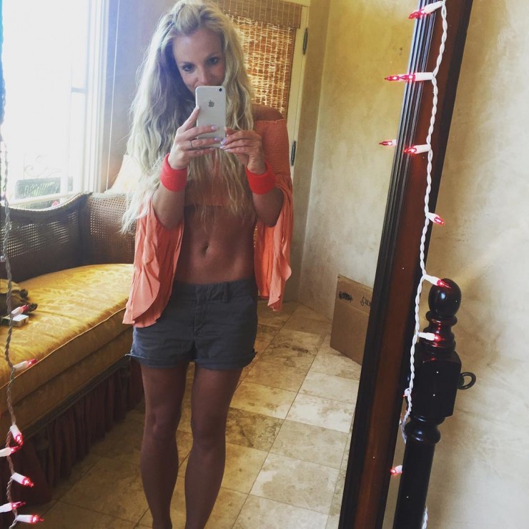 Britney Spears taking a selfie