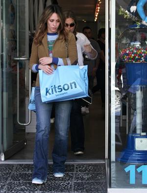 Jennifer Love Hewitt Shopping at Kitson in Beverly Hills April 6, 2013 