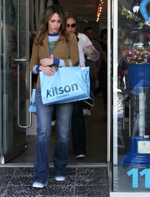 Jennifer Love Hewitt Pictures Jennifer Love Hewitt Shopping at Kitson in Beverly Hills April 6, 2013