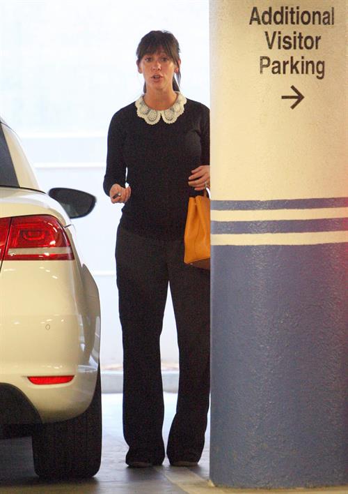 Jennifer Love Hewitt spotted out and about in Beverly Hills October 1, 2013 