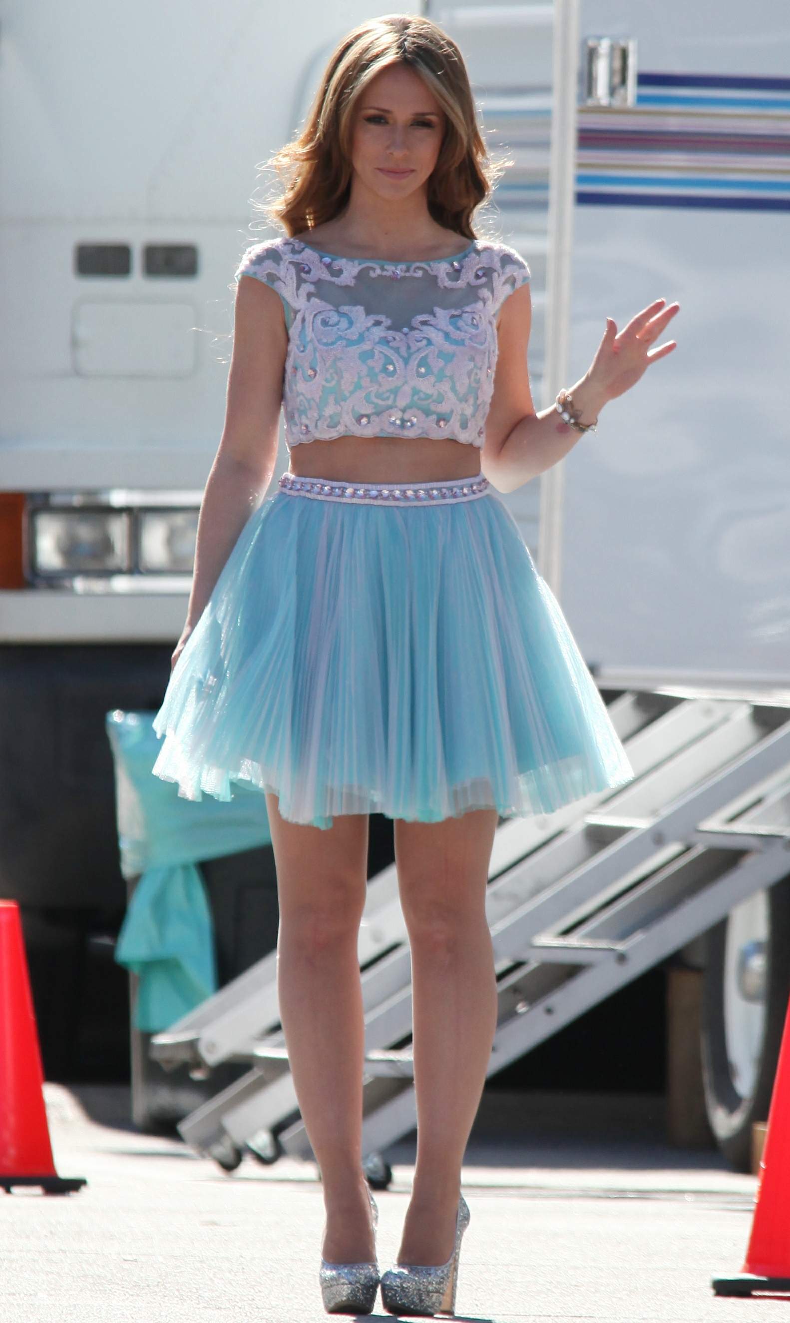 Jennifer Love Hewitt Pictures Jennifer Love Hewitt On the set of The Client List in Los Angeles January 4, 2013