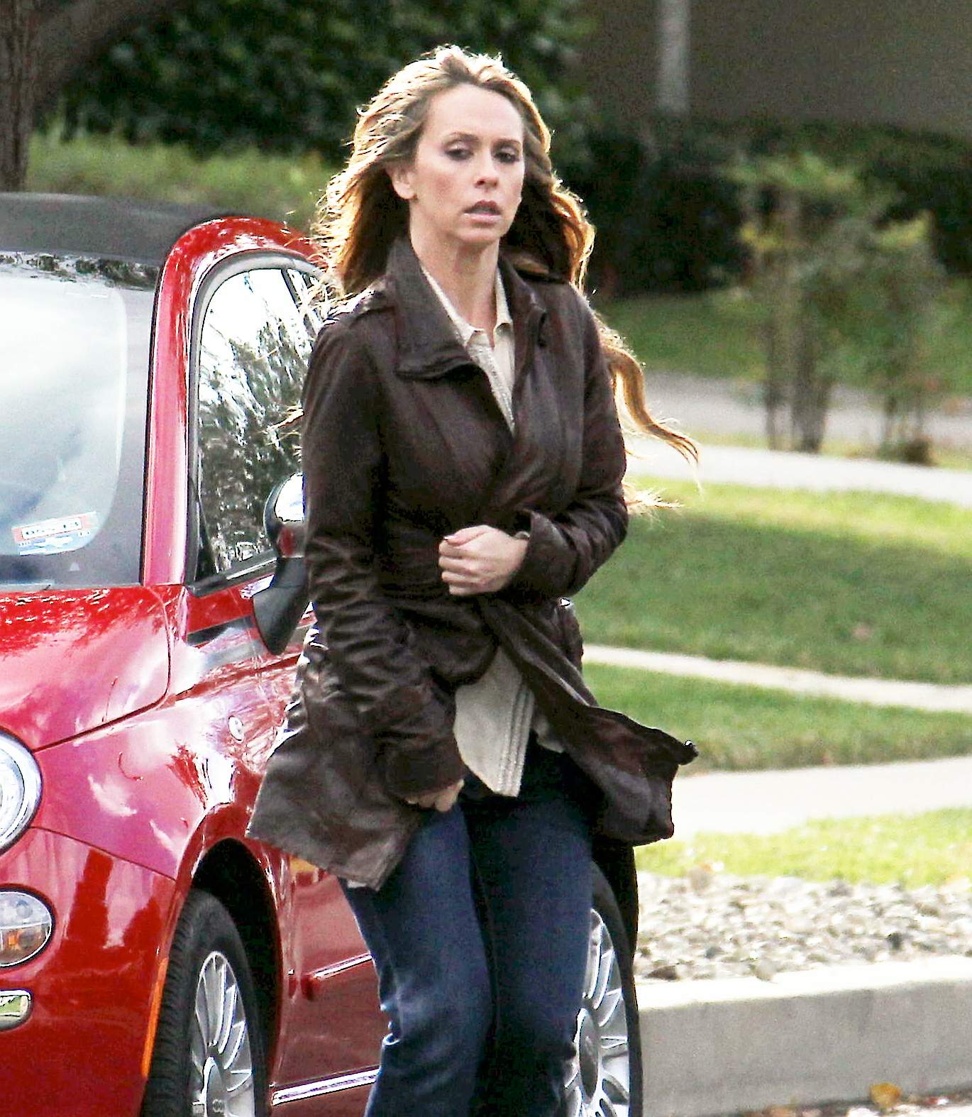 Jennifer Love Hewitt Pictures Jennifer Love Hewitt filming The Client List and really getting into character in between takes. January 10, 2013