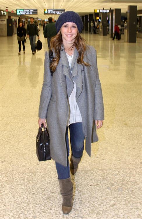 Jennifer Love Hewitt arrives on a flight at Dulles Airport in Washington, D.C. 12/22/12 