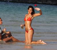 Jennifer Metcalfe - Bikini candids in Dubai (26.01.2013)  