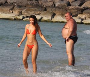 Jennifer Metcalfe - Bikini candids in Dubai (26.01.2013)  