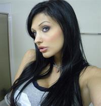 Aletta Ocean taking a selfie