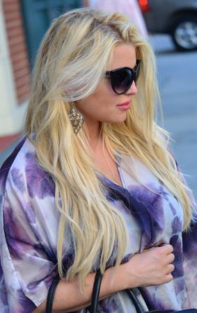 Jessica Simpson leaves Mickey Fine Pharmacy after a Dr's visit in Beverly Hills 