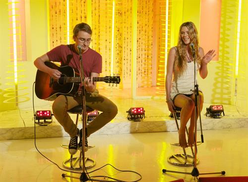 Joss Stone - This Morning Show in London (July 25, 2012)