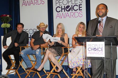 Kaley Cuoco People's Choice Awards 2013 Nomination Announcements (November 15, 2012) 