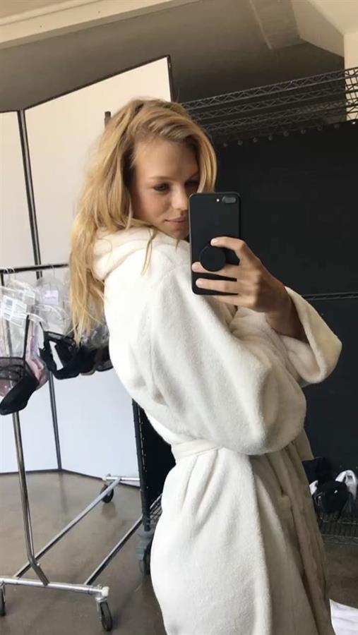 Nadine Leopold taking a selfie