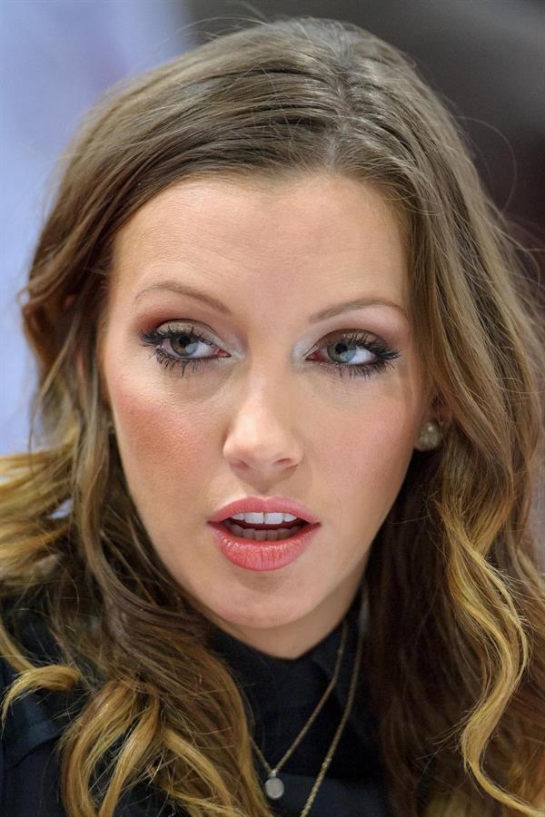 Katie Cassidy 2012 New York Comic Con - Day 4 (Oct 14, 2012) 