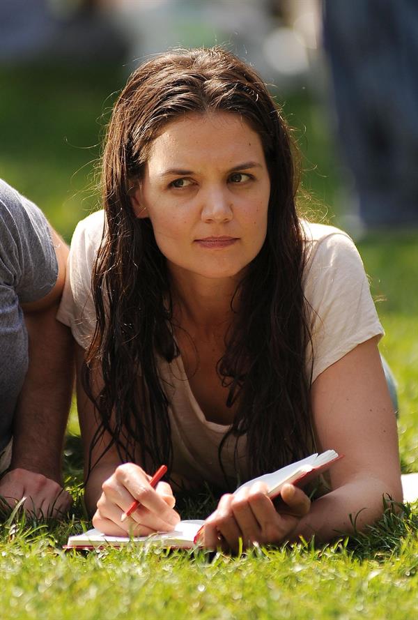 Katie Holmes Films  Mania Days  in Washington Square Park (May 21, 2013) 