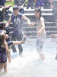 Katie Holmes Films  Mania Days  in Washington Square Park (May 21, 2013) 