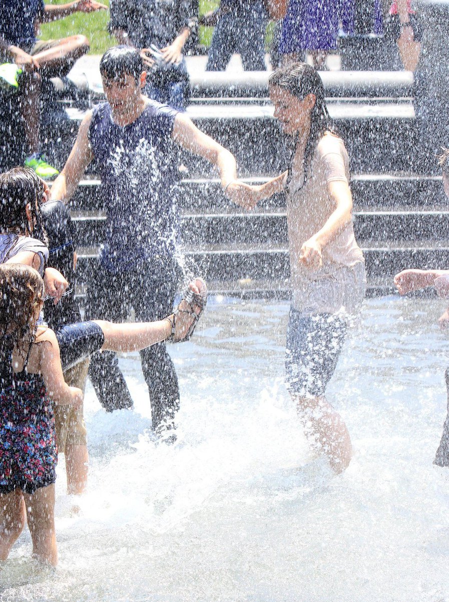Katie Holmes Films  Mania Days  in Washington Square Park (May 21, 2013) 