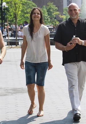 Katie Holmes Pictures Katie Holmes Films  Mania Days  in Washington Square Park (May 21, 2013)