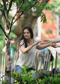 Katie Holmes Films  Mania Days  in Washington Square Park (May 21, 2013) 