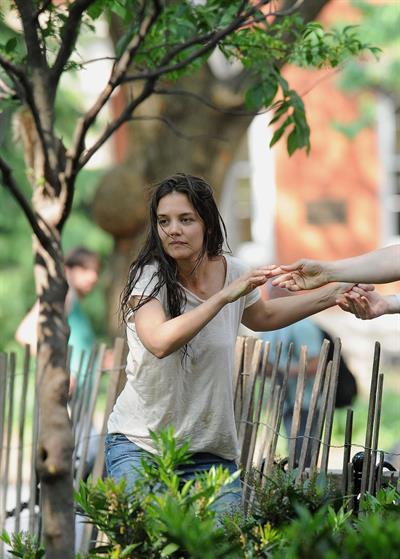 Katie Holmes Films  Mania Days  in Washington Square Park (May 21, 2013) 