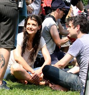Katie Holmes Pictures Katie Holmes Films  Mania Days  in Washington Square Park (May 21, 2013)