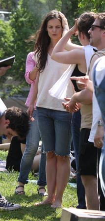 Katie Holmes Pictures Katie Holmes Films  Mania Days  in Washington Square Park (May 21, 2013)