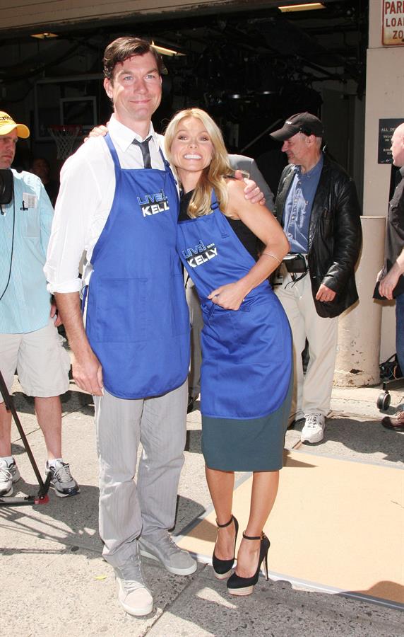 Kelly Ripa - Grilling With The Stars on Live With Kelly, May 29, 2012